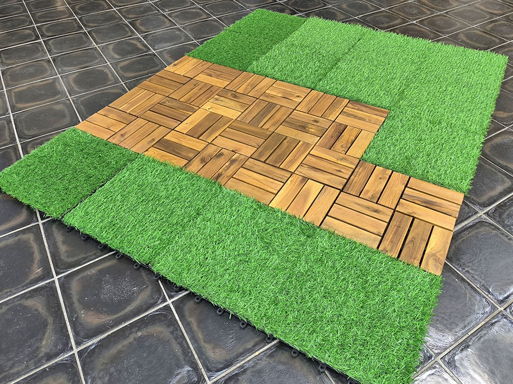 Terasové dlaždice akácie + umělá tráva Ispas 3